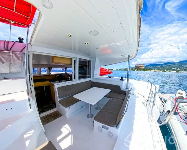 Lagoon 400 S2 - Yacht Charter Sailica