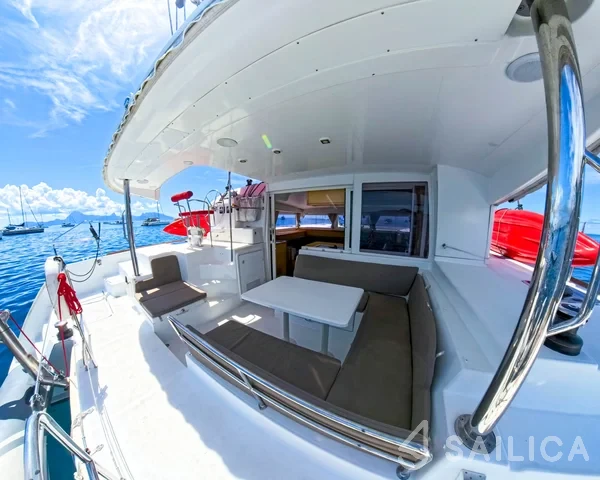 Lagoon 400 S2 - Yacht Charter Sailica