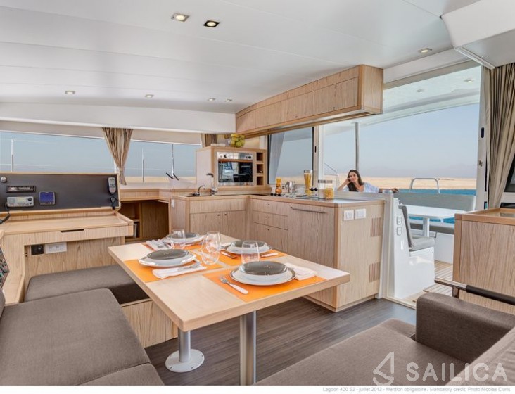 Lagoon 40 - Yacht Charter Sailica