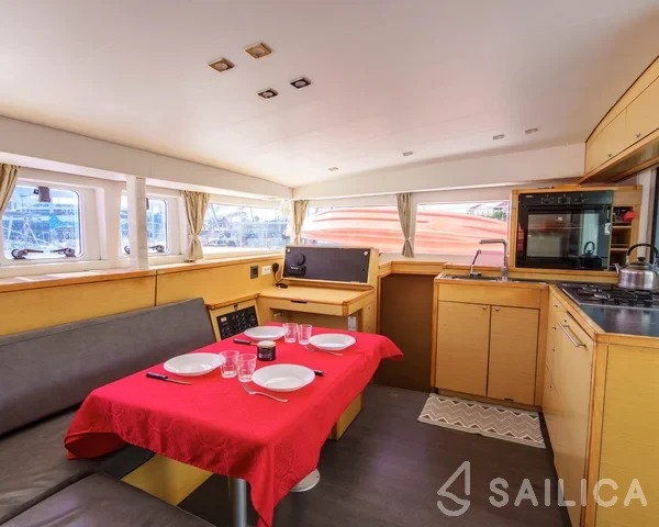 Lagoon 400 S2 - Yacht Charter Sailica