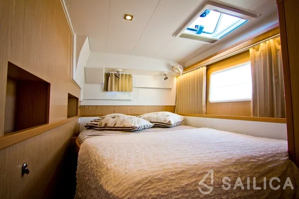 Lagoon 400 S2 - Yacht Charter Sailica