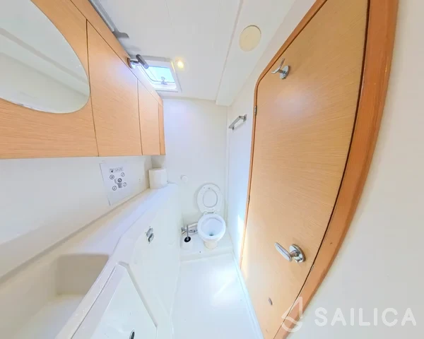 Lagoon 400 S2 - Yacht Charter Sailica