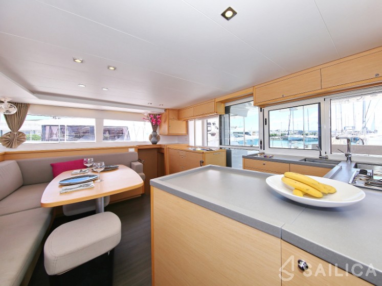 Lagoon 450 F - 4 + 2 cab. - Yacht Charter Sailica
