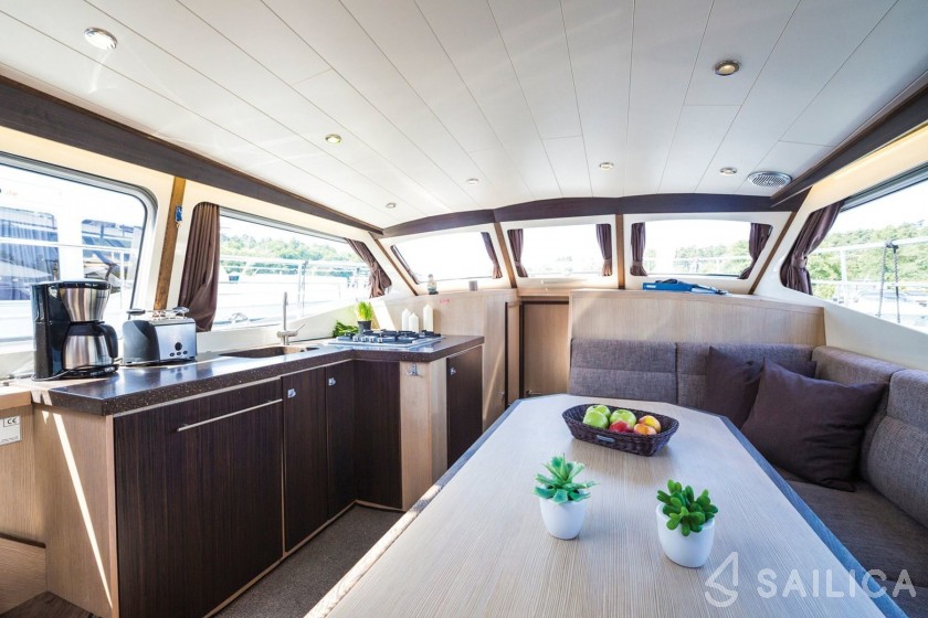 Aventura 43 Typ 2 - Yacht Charter Sailica