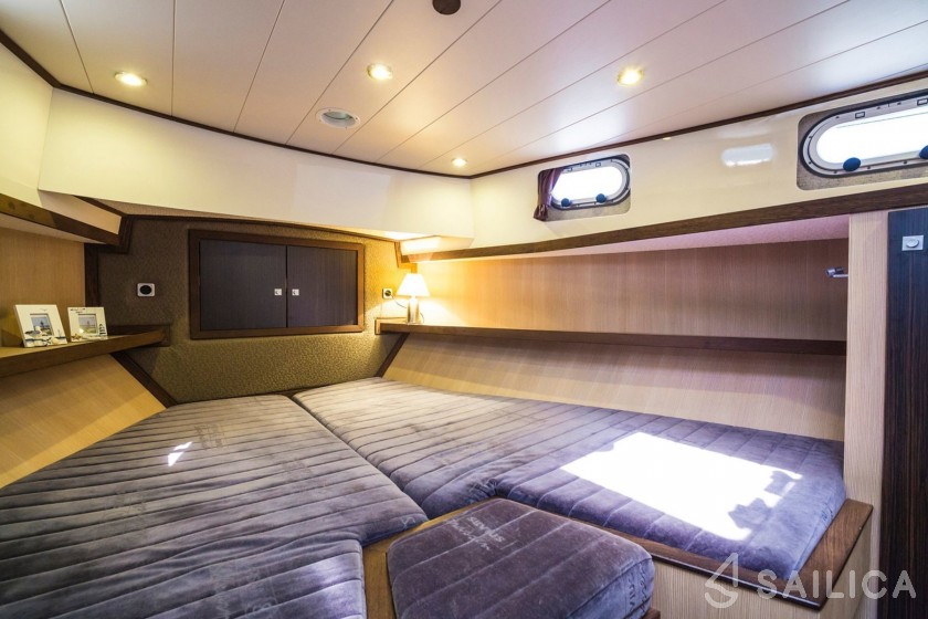 Aventura 43 Typ 2 - Yacht Charter Sailica