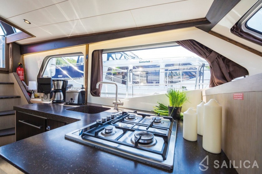 Aventura 43 Typ 2 - Yacht Charter Sailica
