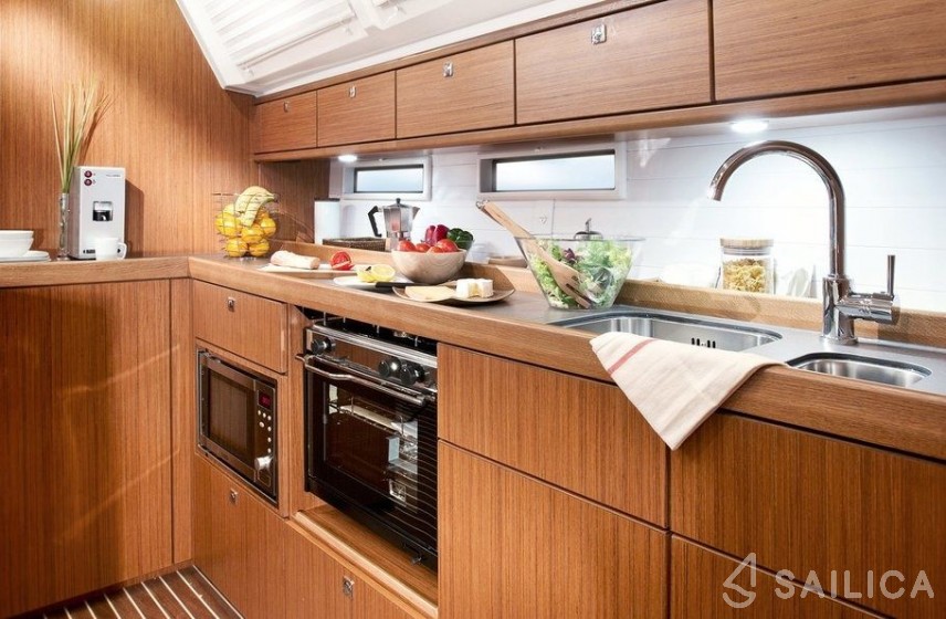 Bavaria 46 Cruiser - Yacht Charter Sailica