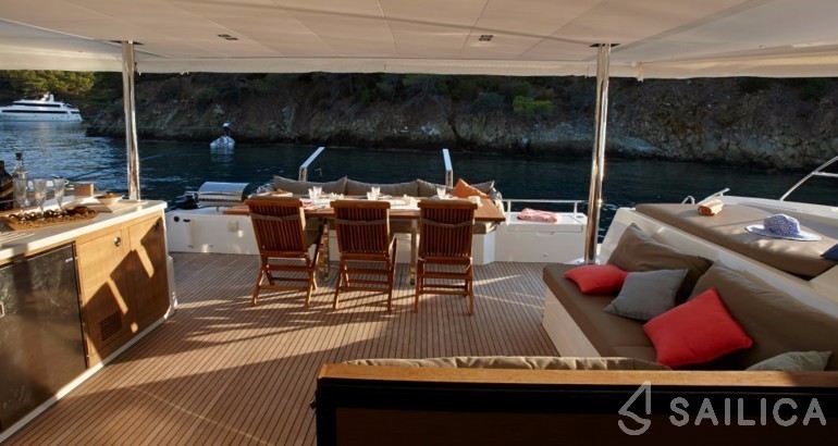 IPANEMA 58 - Yacht Charter Sailica