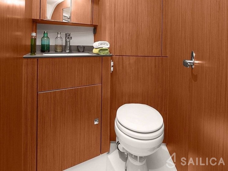 Bavaria 41 Cruiser - Yacht Charter Sailica