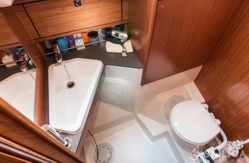 Bavaria Sport 34 - Yacht Charter Sailica