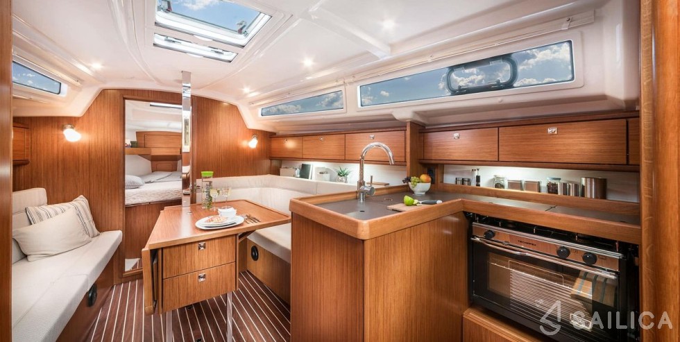 Bavaria 34 Cruiser - Yacht Charter Sailica
