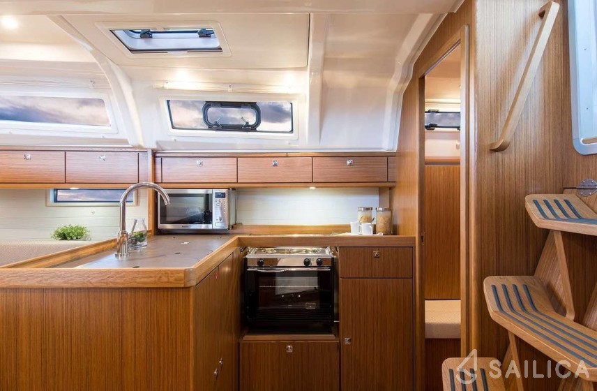 Bavaria 37 Cruiser - Yacht Charter Sailica