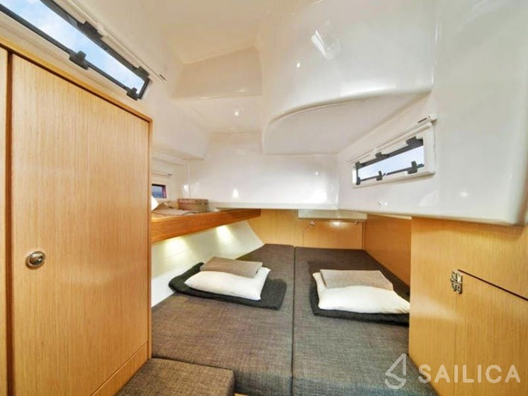 Bavaria Sport 400 - Yacht Charter Sailica
