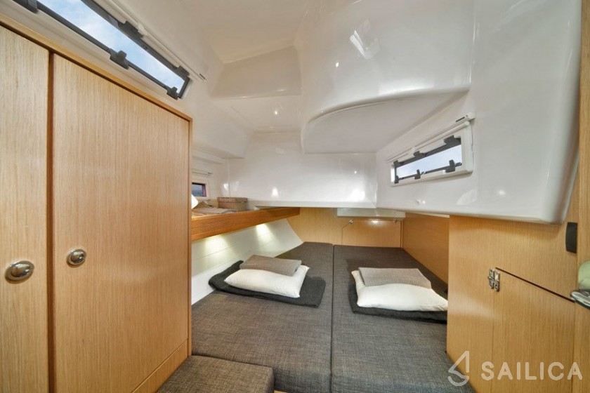Bavaria Sport 400 - Yacht Charter Sailica