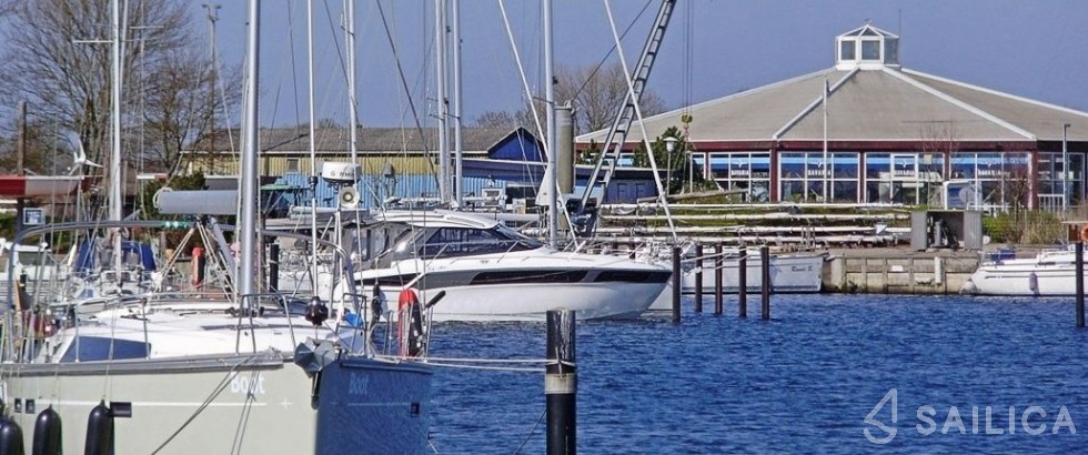 Bavaria Sport 400 - Yacht Charter Sailica