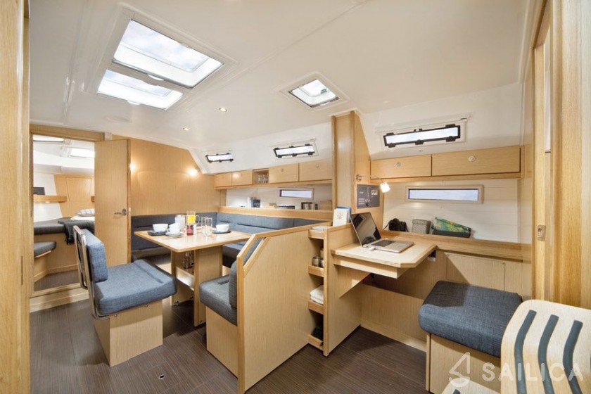 Bavaria Sport 400 - Yacht Charter Sailica