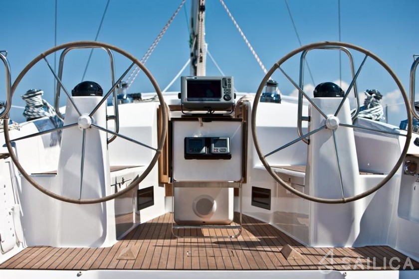 Bavaria Sport 400 - Yacht Charter Sailica