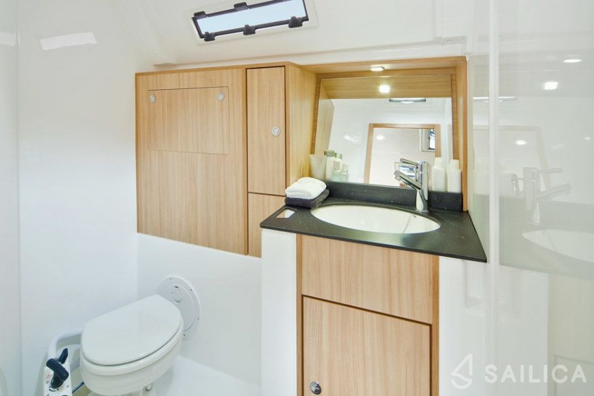 Bavaria Sport 400 - Yacht Charter Sailica