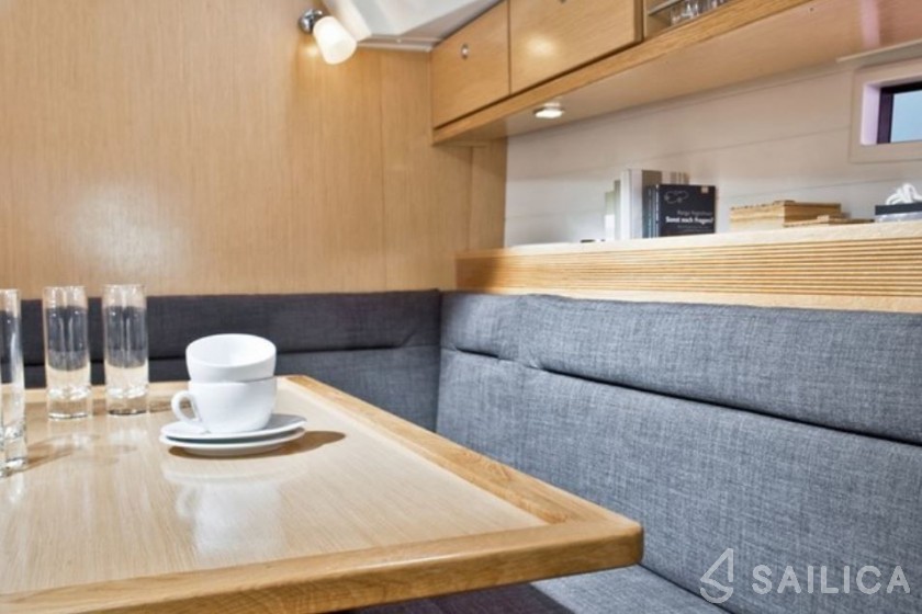 Bavaria Sport 400 - Yacht Charter Sailica