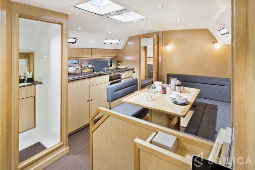 Bavaria Sport 400 - Yacht Charter Sailica