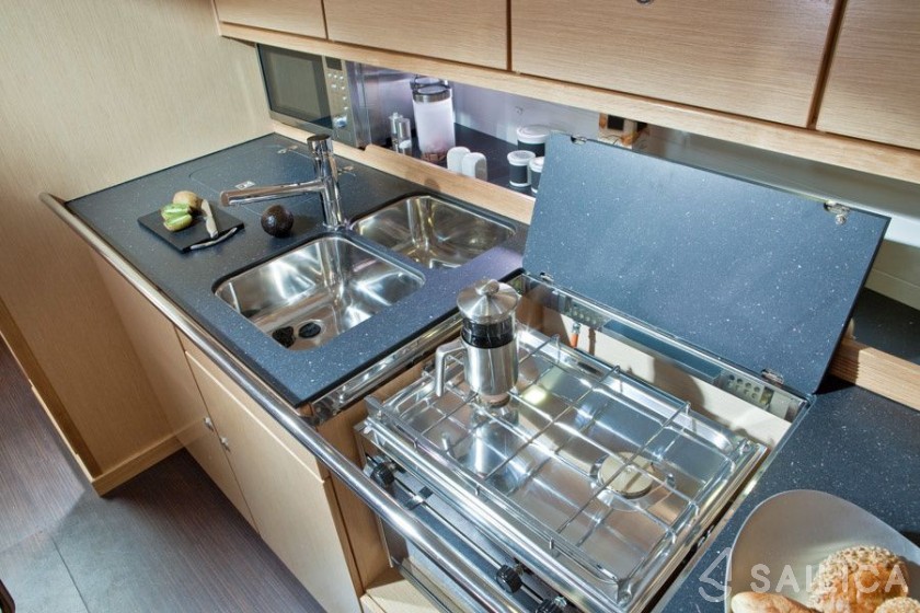 Bavaria Sport 400 - Yacht Charter Sailica