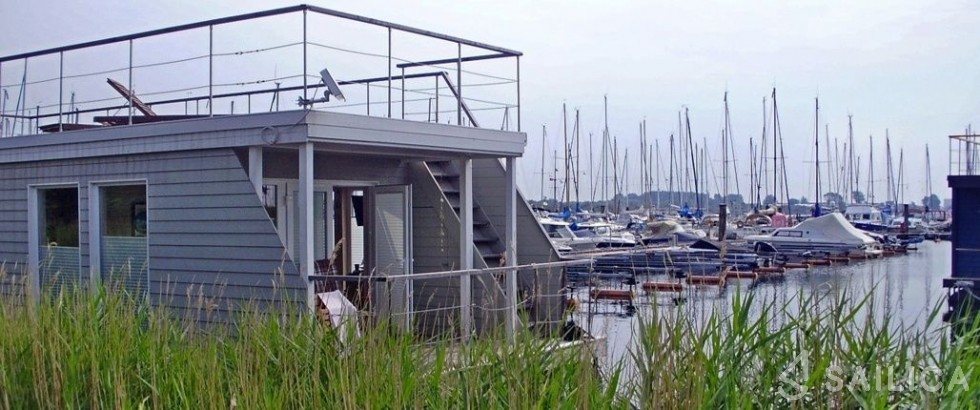 Bavaria Sport 400 - Yacht Charter Sailica