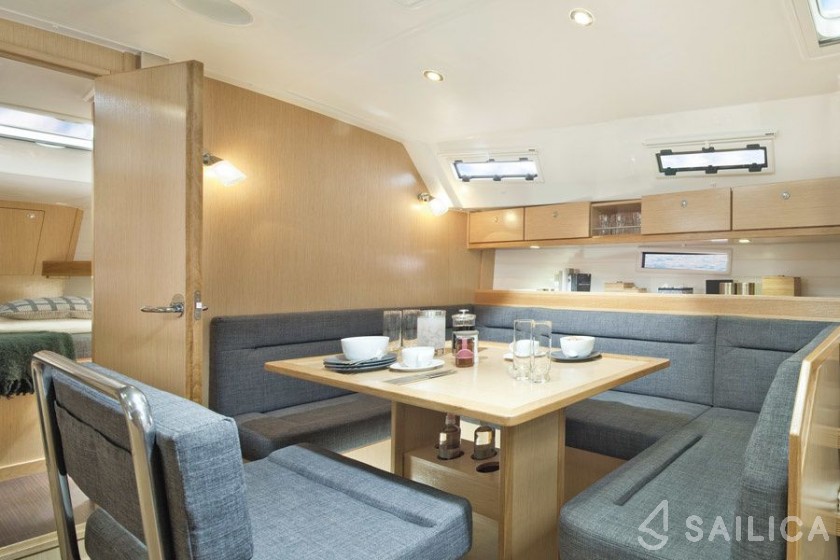 Bavaria Sport 400 - Yacht Charter Sailica