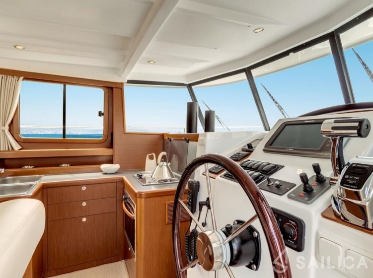Swift Trawler 34 - Yacht Charter Sailica