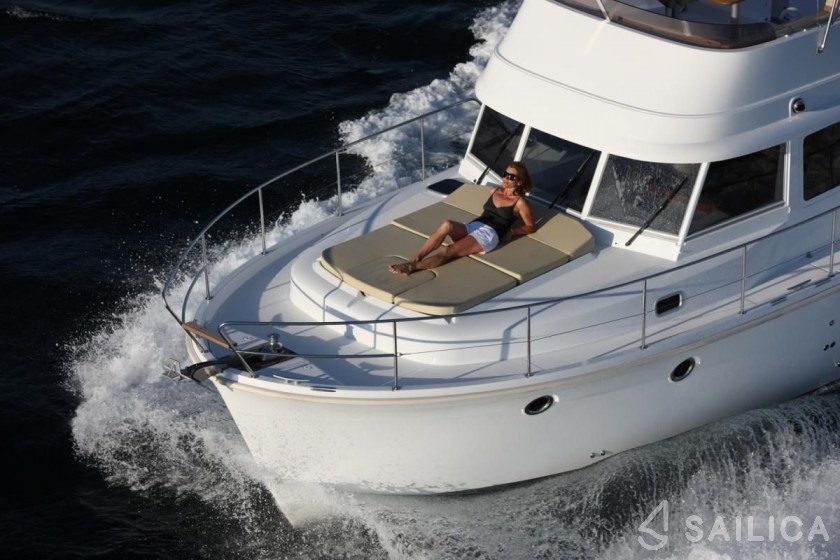 Swift Trawler 34 - Yacht Charter Sailica