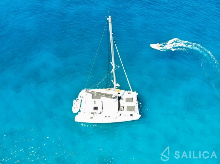 Lagoon 450 S - 4 + 2 cab. - Yacht Charter Sailica