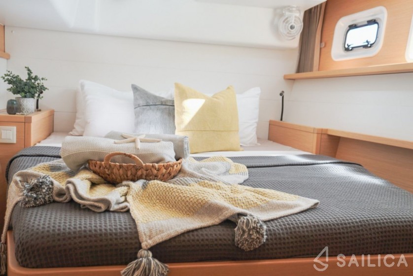 Lagoon 450 S - 4 + 2 cab. - Yacht Charter Sailica