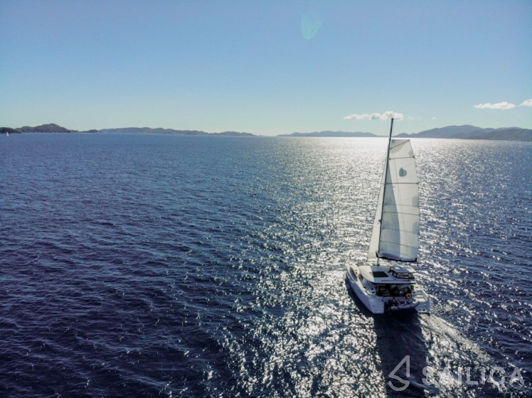 Lagoon 450 S - 4 + 2 cab. - Yacht Charter Sailica