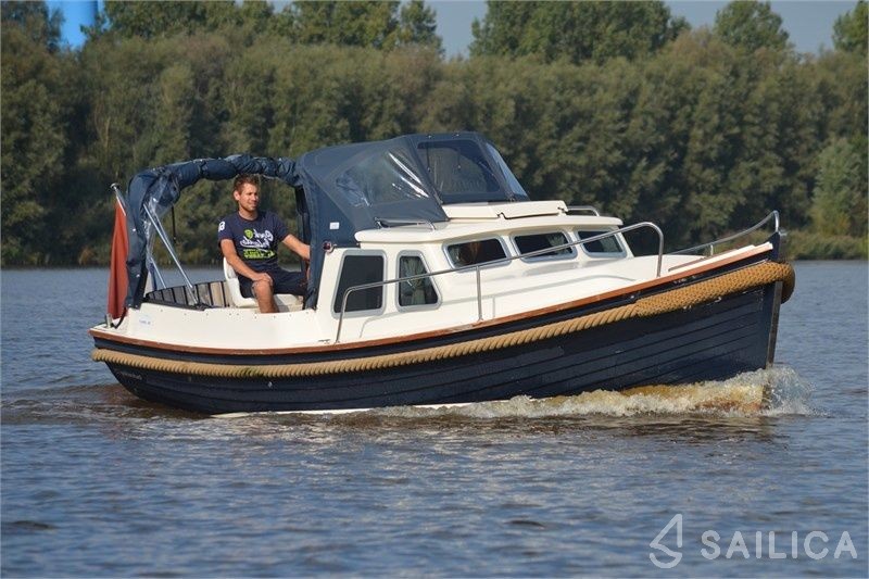 De Drait SloepCabin 750 - Yacht Charter Sailica