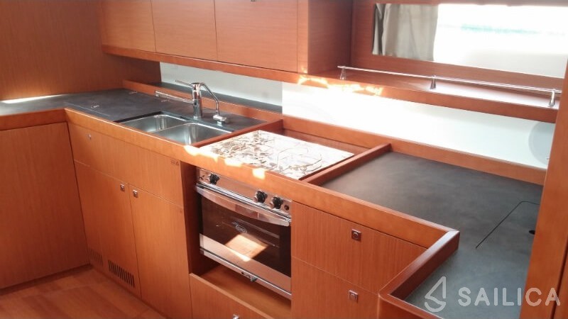 Oceanis 45 - Yacht Charter Sailica