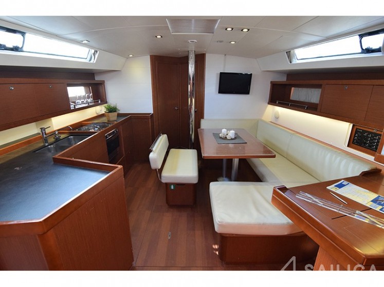 Oceanis 45 - Yacht Charter Sailica