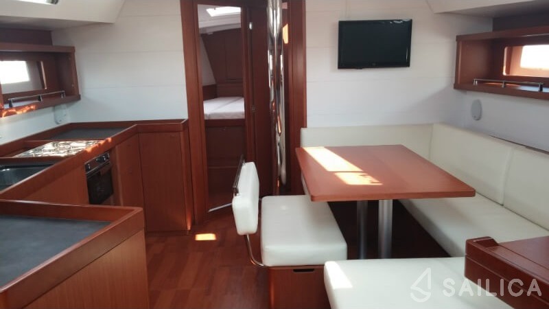 Oceanis 45 - Yacht Charter Sailica