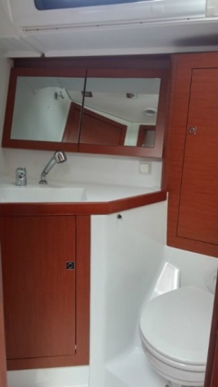 Oceanis 45 - Yacht Charter Sailica