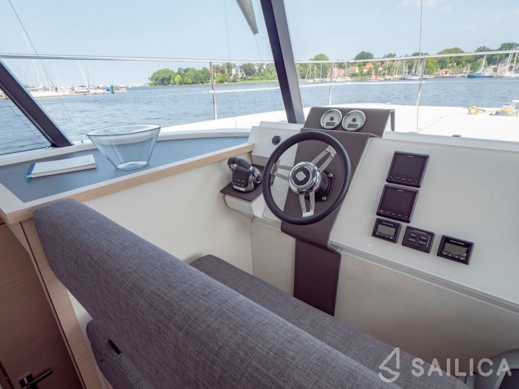 MY 37 - Yacht Charter Sailica