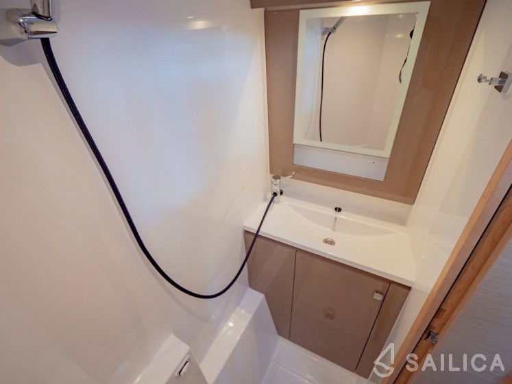 MY 37 - Yacht Charter Sailica