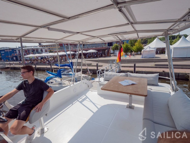 MY 37 - Yacht Charter Sailica