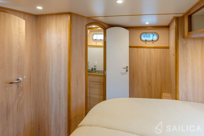 Gruno 35 Classic - Yacht Charter Sailica