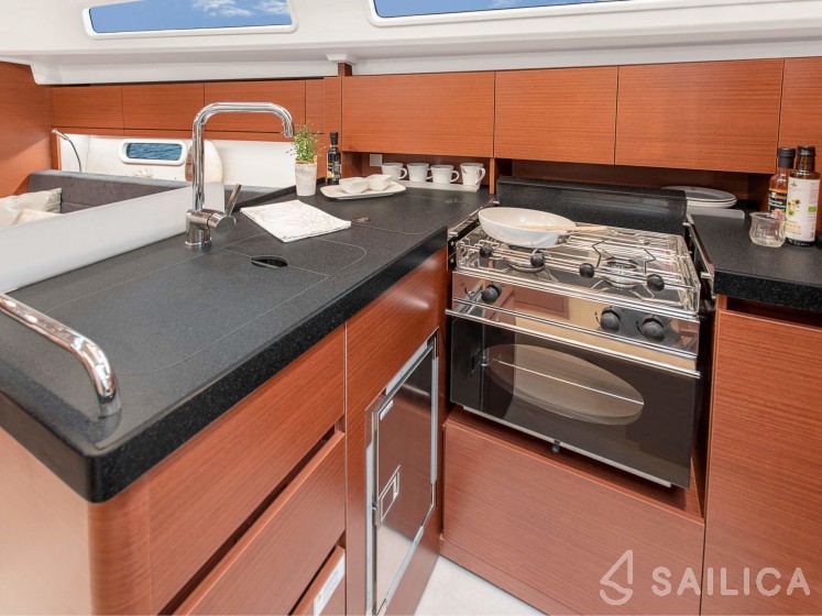 Hanse 345 - Yacht Charter Sailica