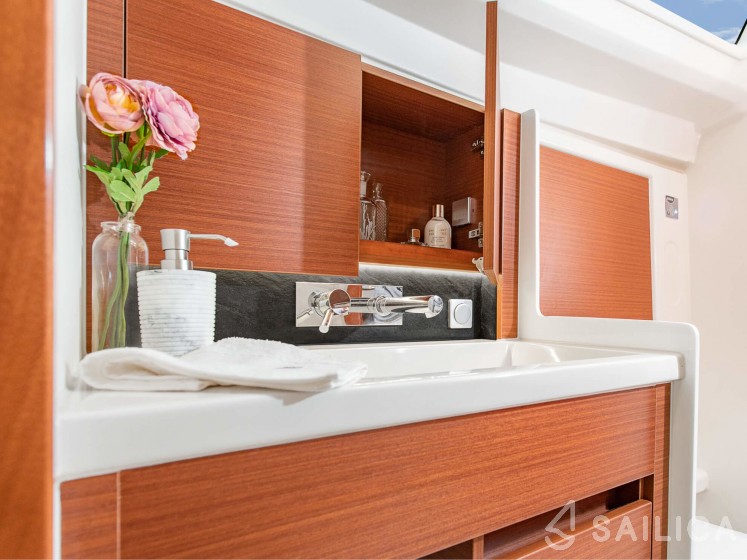 Hanse 345 - Yacht Charter Sailica