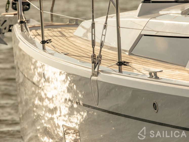 Hanse 345 - Yacht Charter Sailica