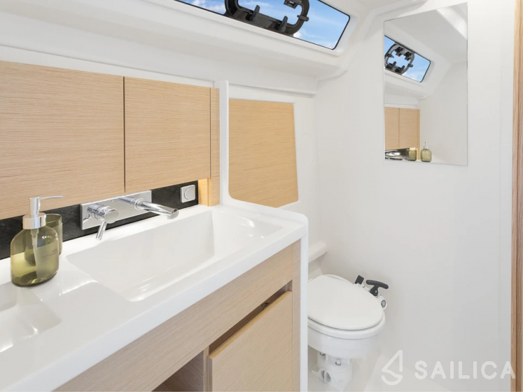 Hanse 388 - Yacht Charter Sailica