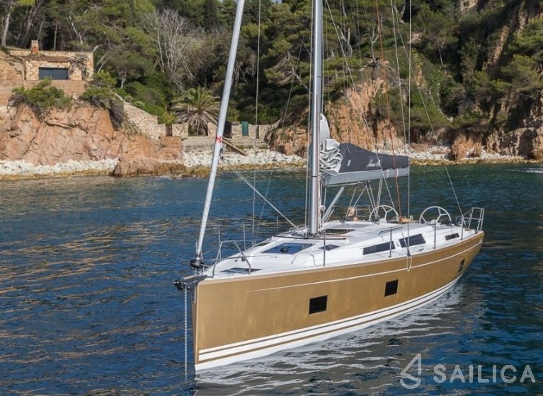 Hanse 418 - Yacht Charter Sailica
