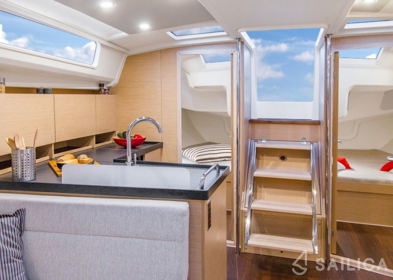 Hanse 418 - Yacht Charter Sailica