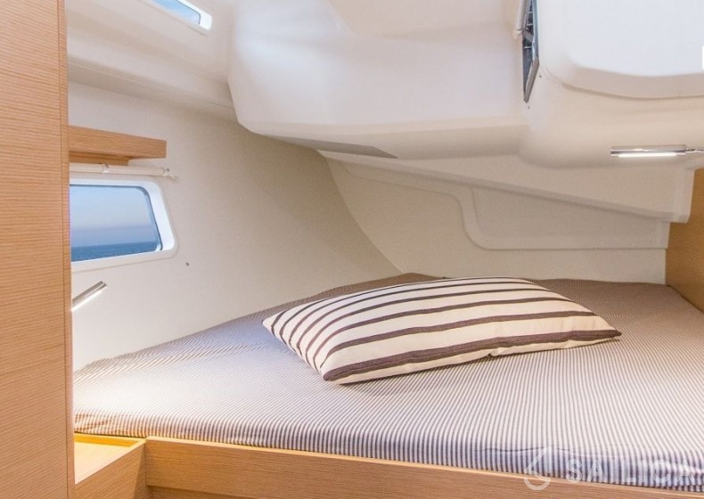 Hanse 418 - Yacht Charter Sailica