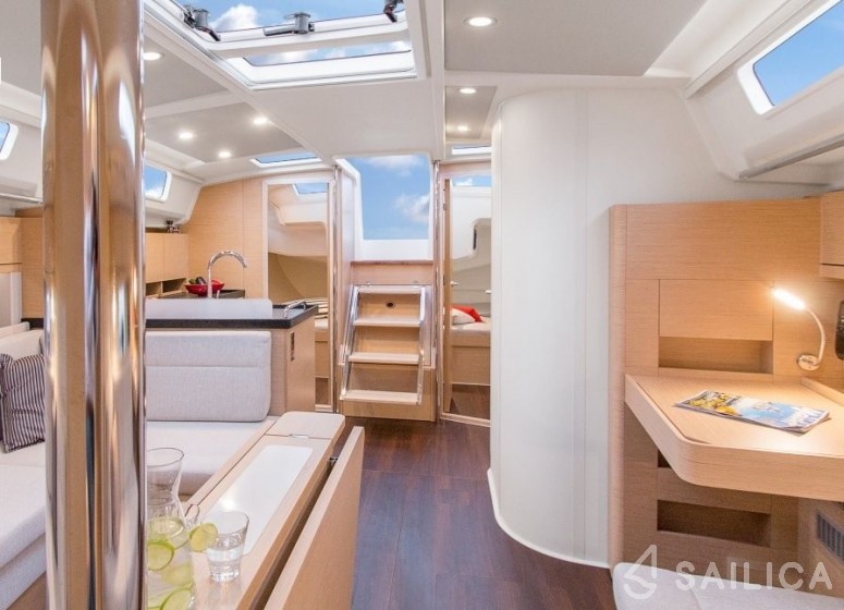 Hanse 418 - Yacht Charter Sailica