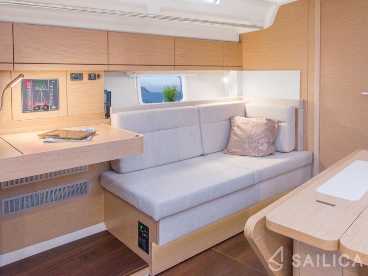 Hanse 418 - Yacht Charter Sailica